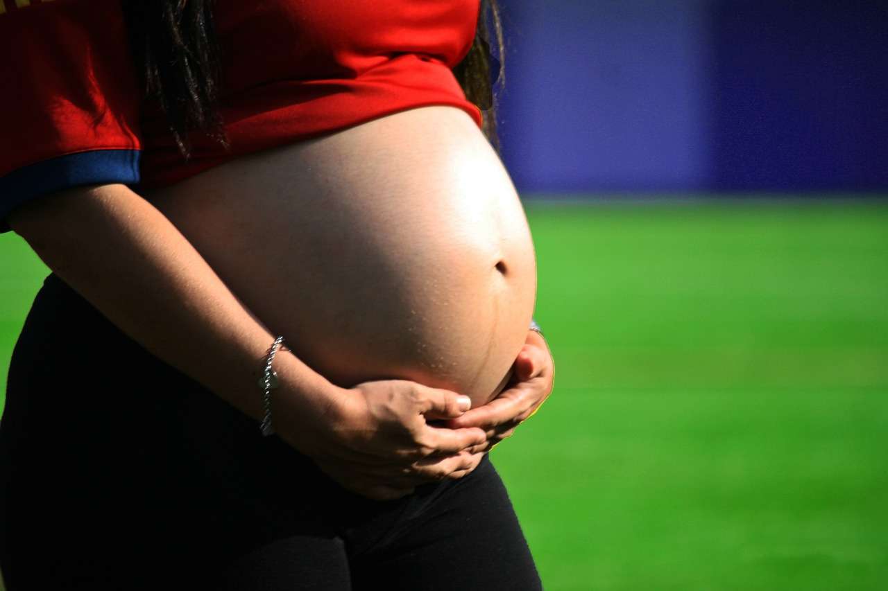 Cómo el masaje prenatal puede aliviar el dolor de espalda en el embarazo