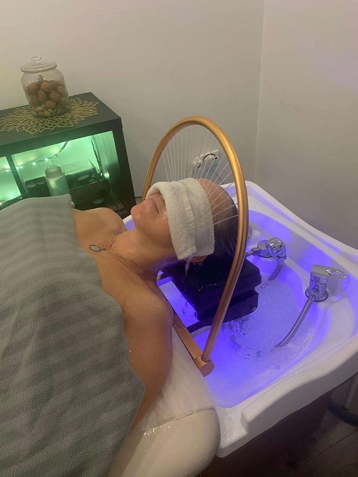 Spa capilar japonés con cascada de agua en Body&Mind Valencia
